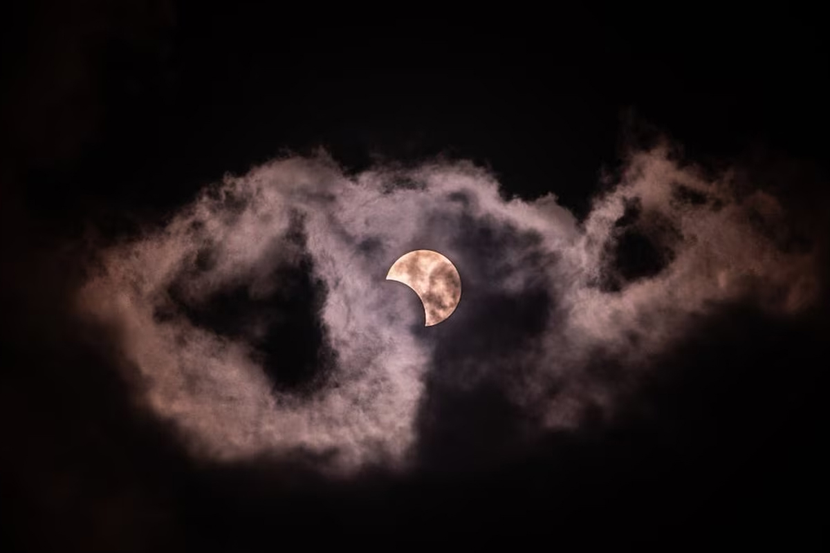  Eclipse lunar, fenómeno natural, baja intensidad, red latina